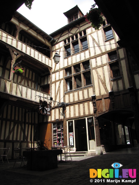 SX19867 Courtyard of old house in Troyes, France